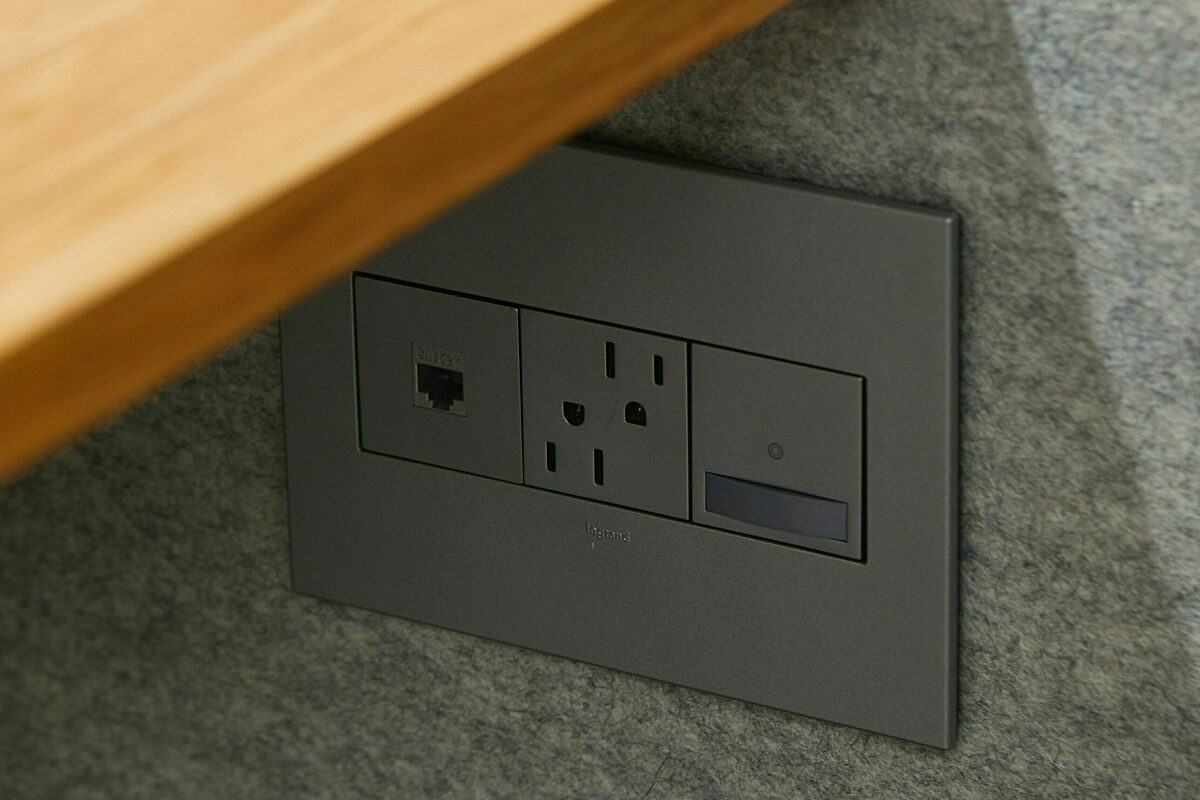 Ev ve Ofisler İçin Akıllı Priz Sistemleri